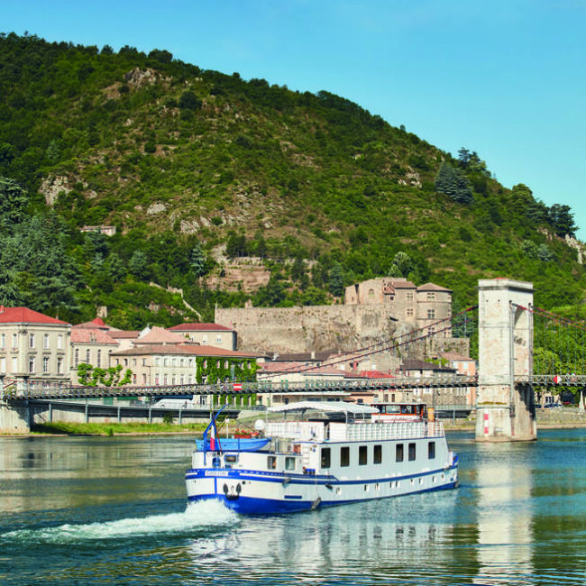 Au fil du Rhône à bord d'une péniche élégante